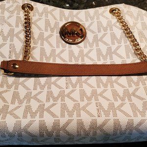 MICHAEL KORS JET SET CHAIN SHOULDER TOTE VANILLA
